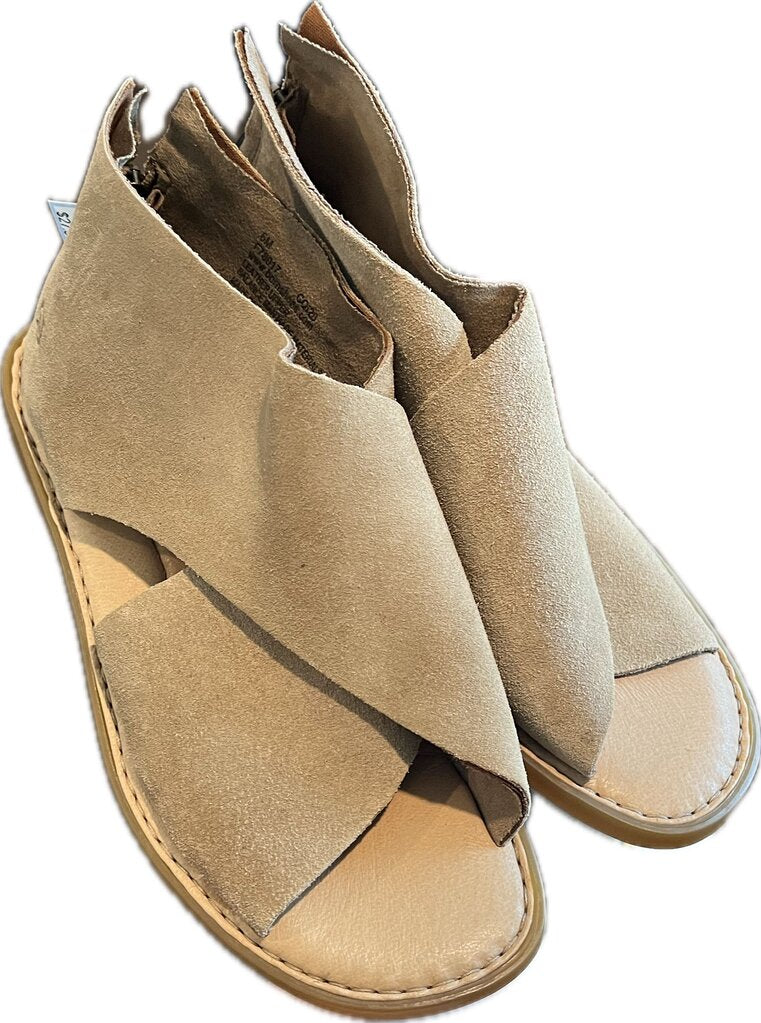 Born WOMEN'S FOOTWEAR 6