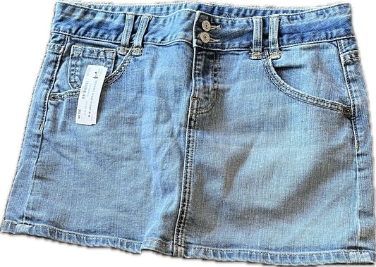 GAP WOMEN'S SHORTS 10