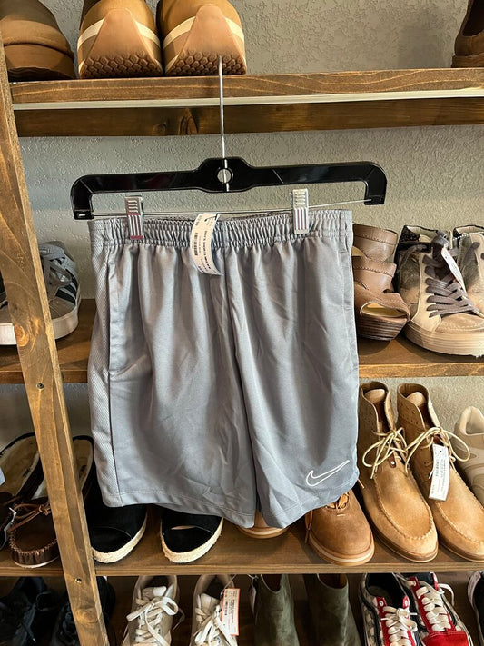 NIKE BOY'S SHORTS M
